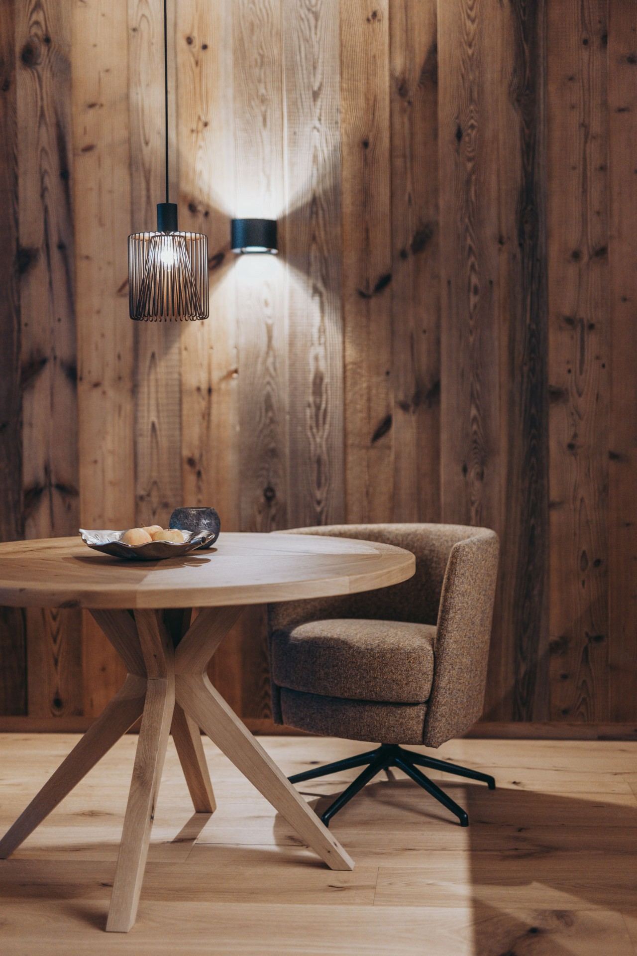Essbereich Essbereich mit Designer-Leuchte in Room N°2