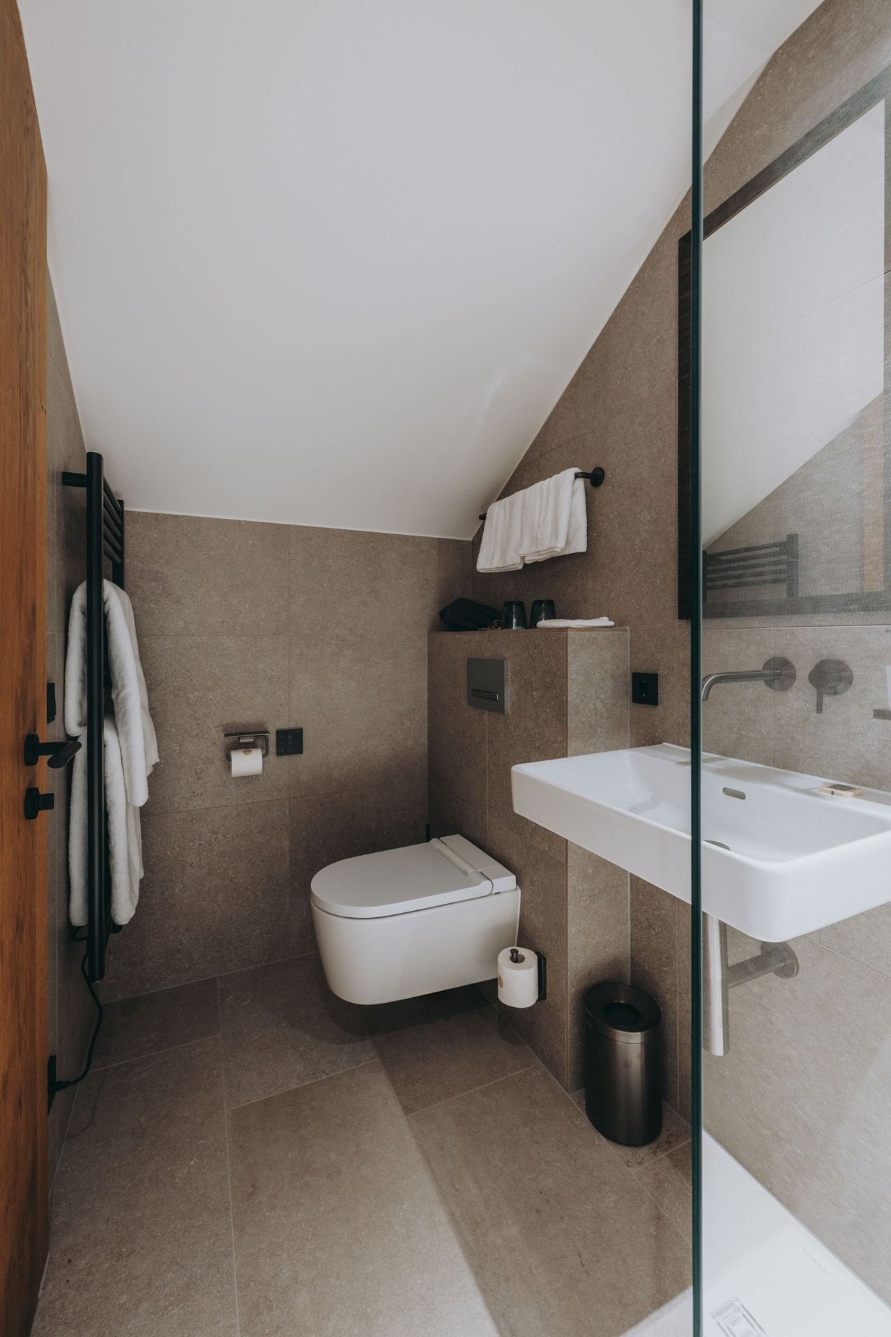 Badezimmer unter Dachschräge Badezimmer unter Dachschräge in Room N°3