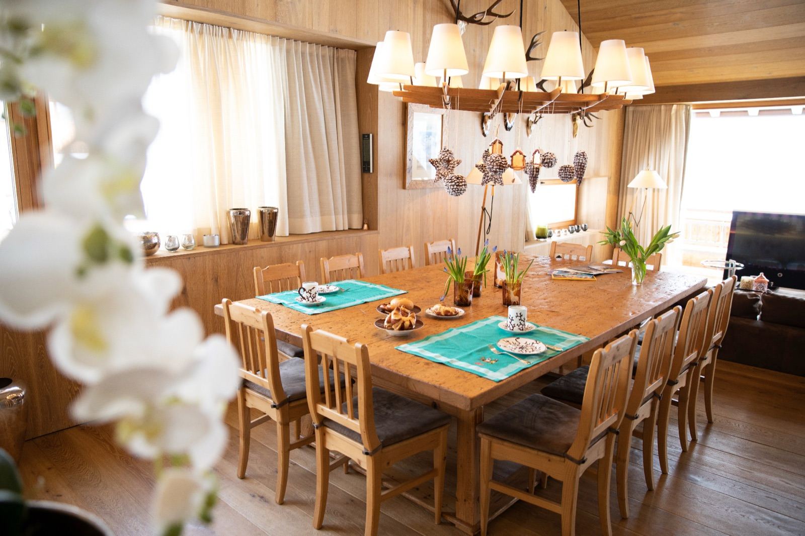 Familientafel am Kamin Familientafel am Kamin